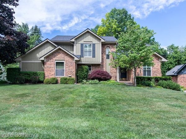 576 Ten Point Drive, Rochester Hills, MI 48309