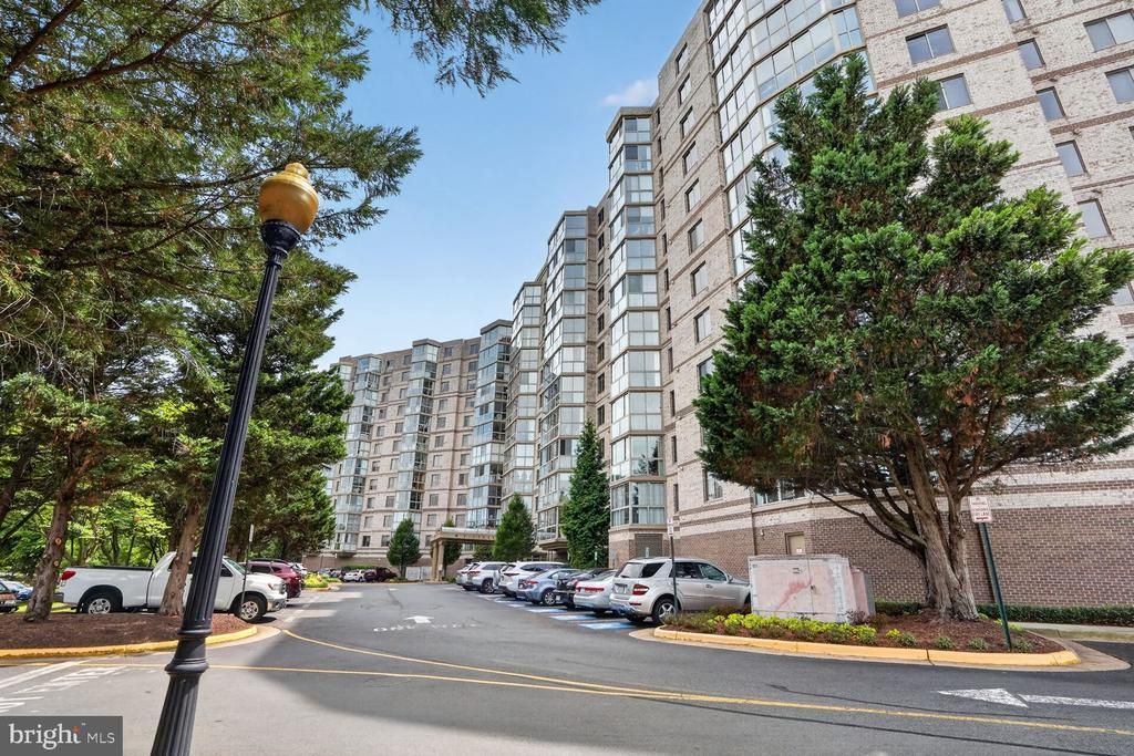 19385 Cypress Ridge Terrace, Unit 809, Leesburg, VA 20176 Main Photo