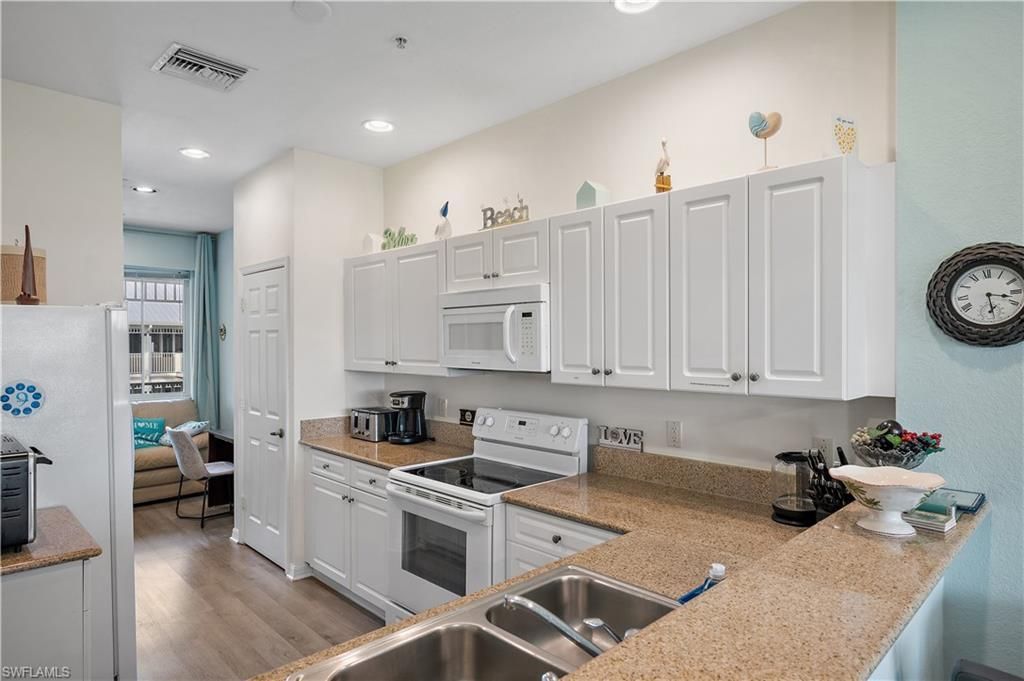 7925 Mahogany Run Ln, Unit 923, Naples, FL 34113 Photo