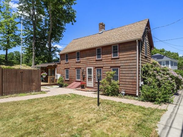17 Stafford St, Plymouth, MA 02360
