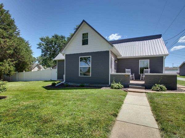 1422 N 17TH Street, Quincy, IL 62301