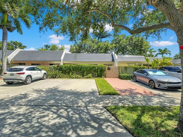 8120 SW 83rd St , Miami, FL 33143