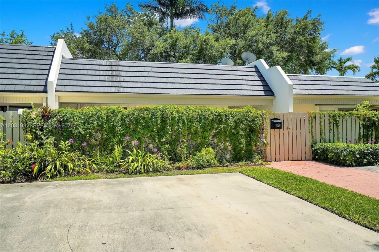 8120 SW 83rd St, Miami, FL 33143 Photo