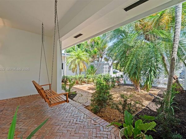 11530 NE 22nd Dr , North Miami, FL 33181