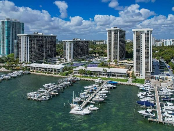 1901 Brickell Ave, Unit B1807, Miami, FL 33129