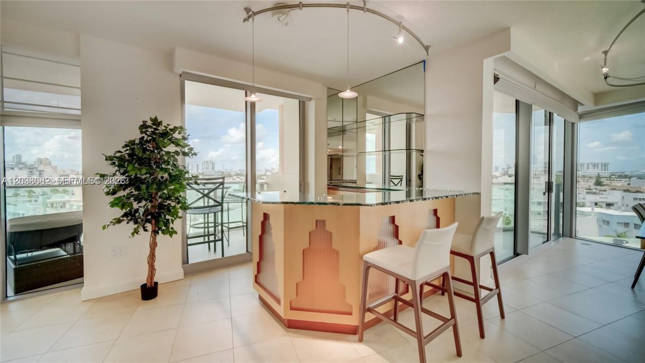 1455 Ocean Dr , Unit 902, Miami Beach, FL 33139 Photo