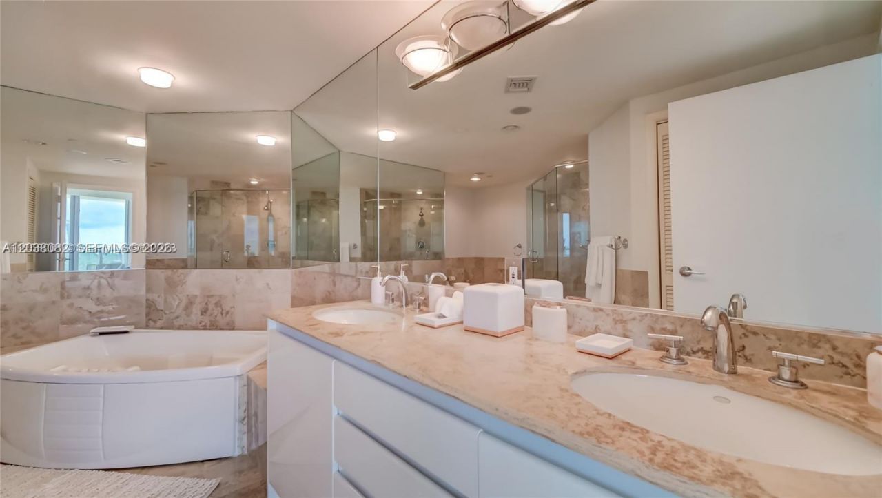 1455 Ocean Dr , Unit 902, Miami Beach, FL 33139 Photo