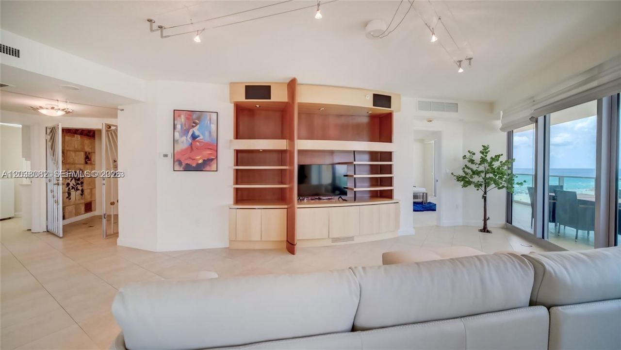 1455 Ocean Dr , Unit 902, Miami Beach, FL 33139 Photo