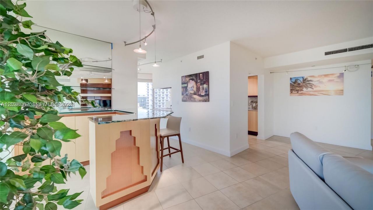 1455 Ocean Dr , Unit 902, Miami Beach, FL 33139 Photo