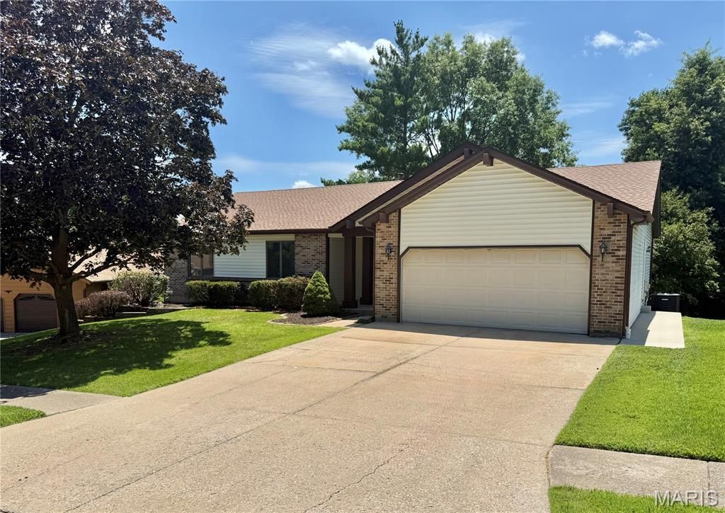 6 Quiet Brook Court, Saint Charles, MO 63303 Main Photo