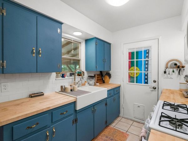 3302 Dolphin DR , Austin, TX 78704