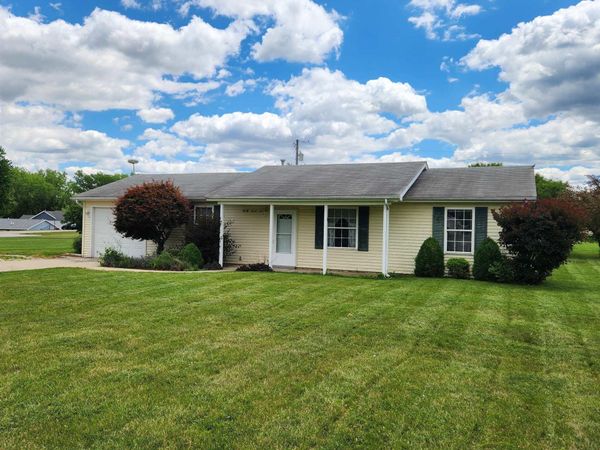 9239 E Lilac Lane, Cromwell, IN 46732