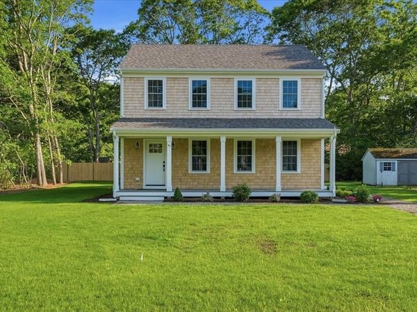 41 Avalon Dr, Falmouth, MA 02536