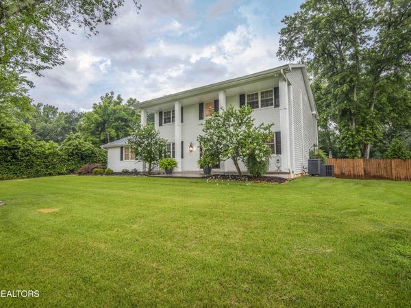 11721 Georgetowne Drive, Knoxville, TN 37934