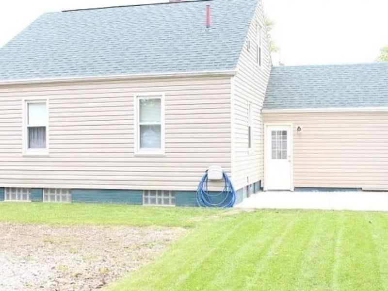 2731 Daleford Avenue NE, Canton, OH 44705 Photo 2