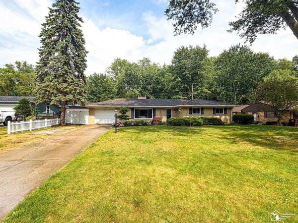 9836 Pamela Drive, Temperance, MI 48182