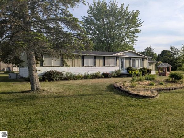 511 Main Street W, Hale, MI 48739