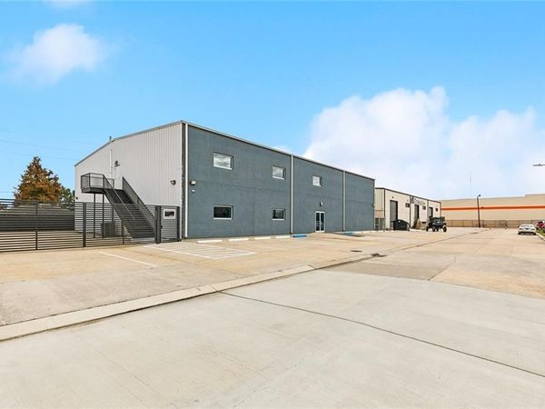 8411 PARC Place , Chalmette, LA 70043