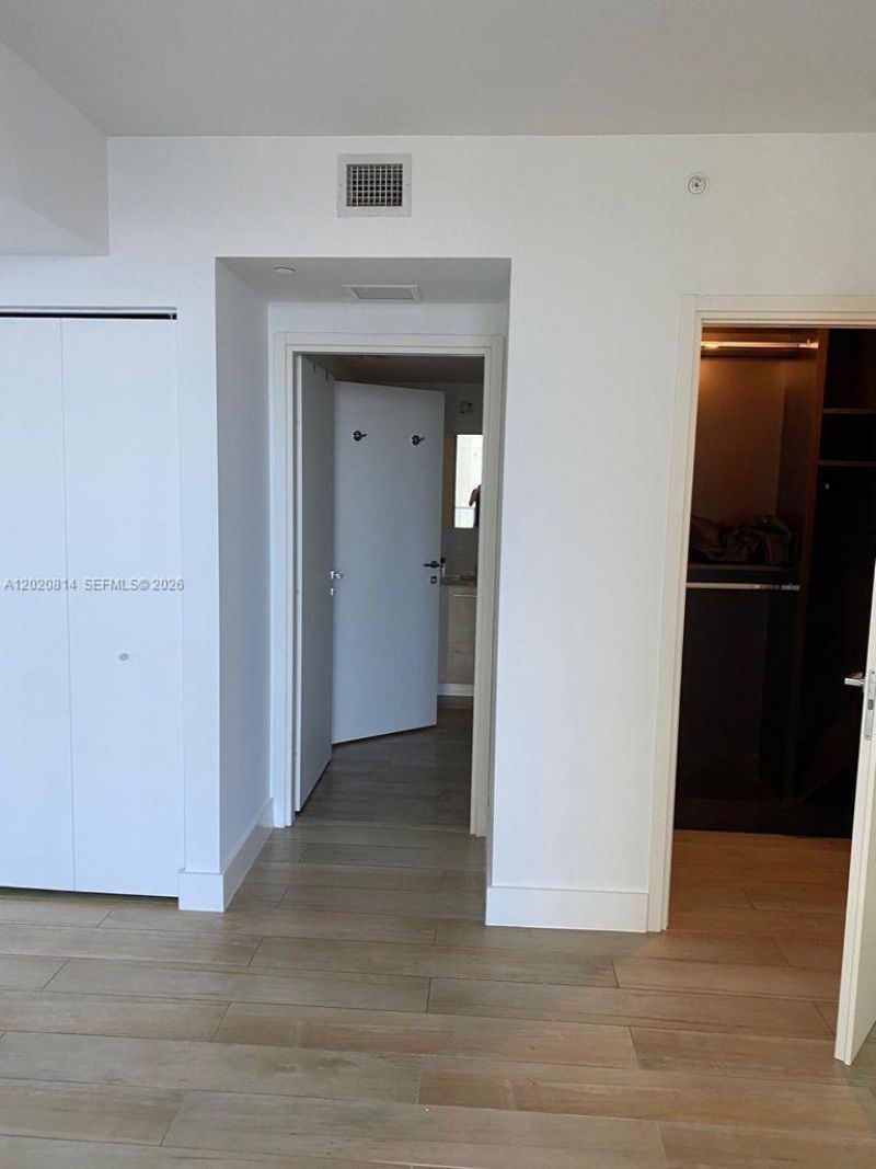 1300 Brickell Bay Dr , Unit 1805, Miami, FL 33131 Photo
