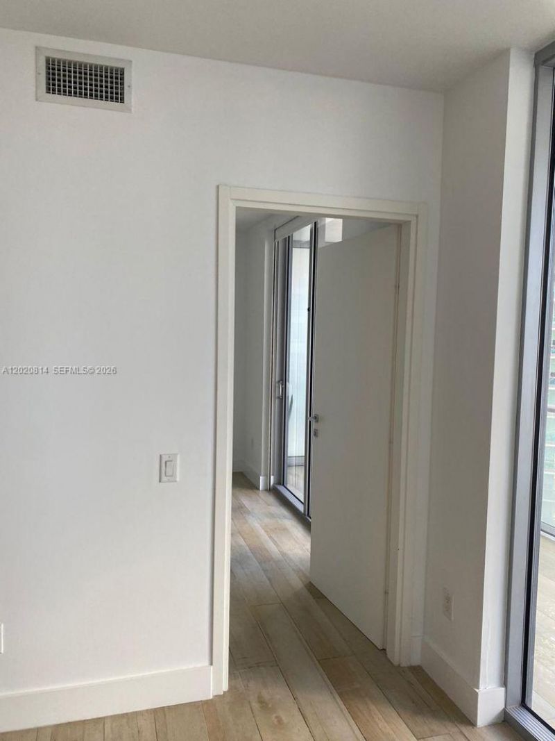 1300 Brickell Bay Dr , Unit 1805, Miami, FL 33131 Photo