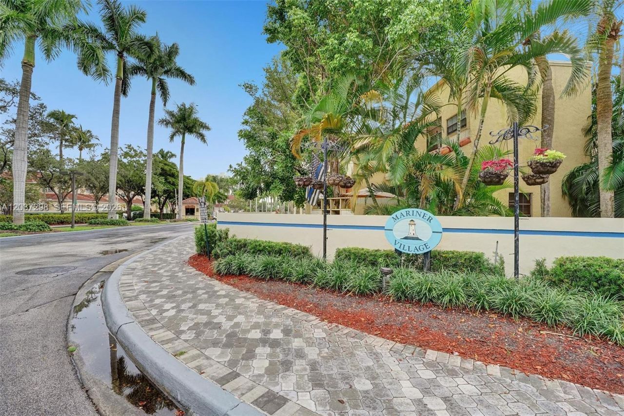 3545 Magellan Cir , Unit 358-5, Aventura, FL 33180 Photo