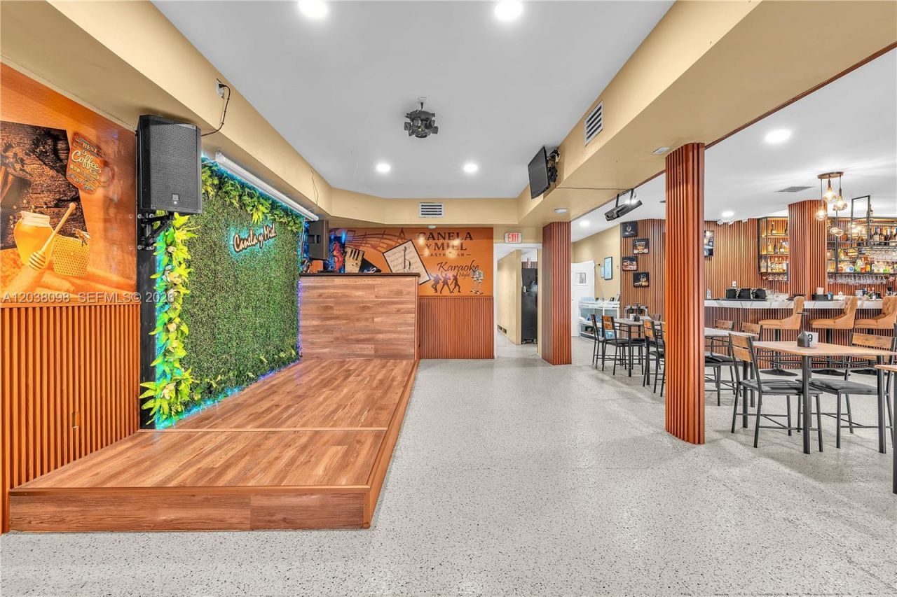 365 N Royal Poinciana Blvd , Miami Springs, FL 33166 Photo