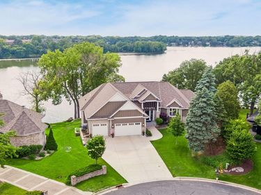1489 Bussard Court, Arden Hills, MN 55112