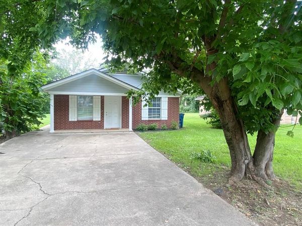 505 Red Springs Avenue , Mount Pleasant, TX 75455