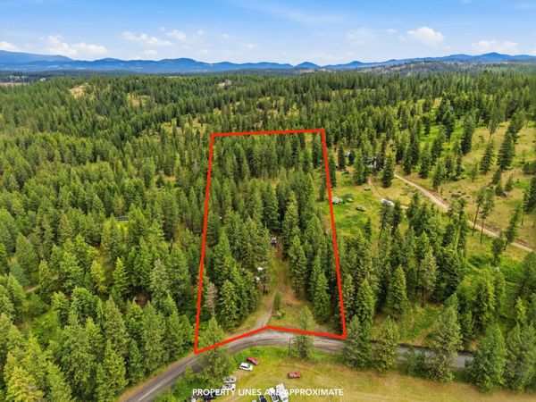 11603 E Deer Creek Rd, Chattaroy, WA 99003