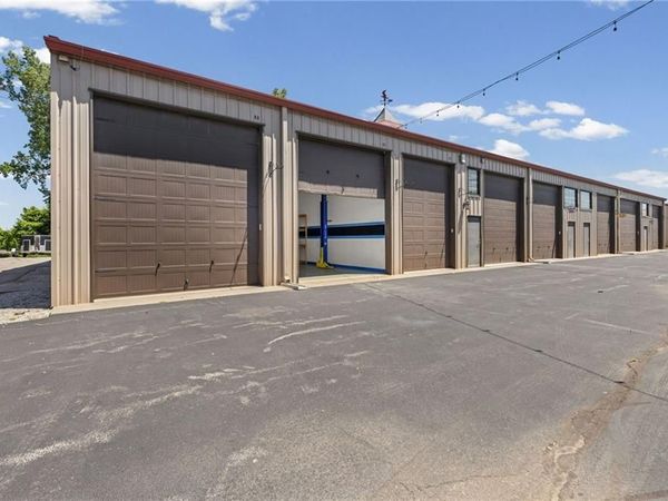 29230 W 83rd Street, De Soto, KS 66018