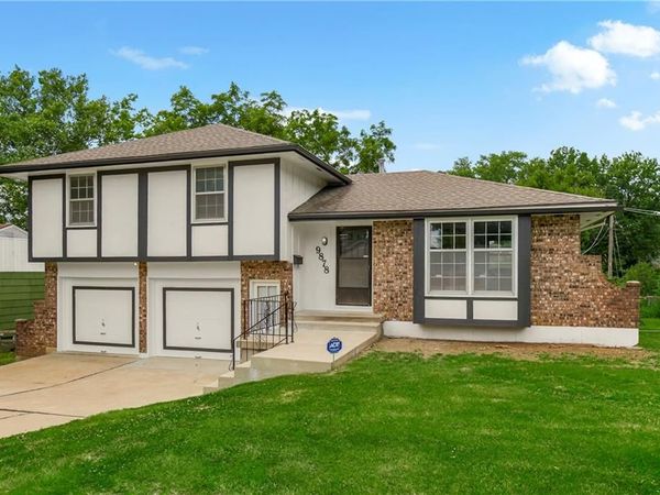 9878 Pennsylvania Avenue, Kansas City, MO 64114