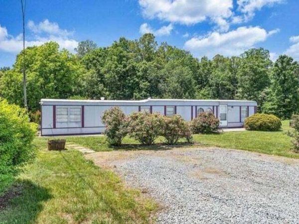 653 Jubal Early , Wirtz, VA 24184