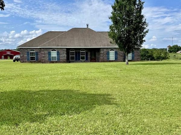 16 D O Stanford Road, Poplarville, MS 39470