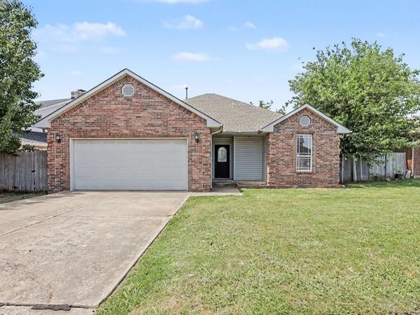 944 N Windermere Drive, Moore, OK 73160