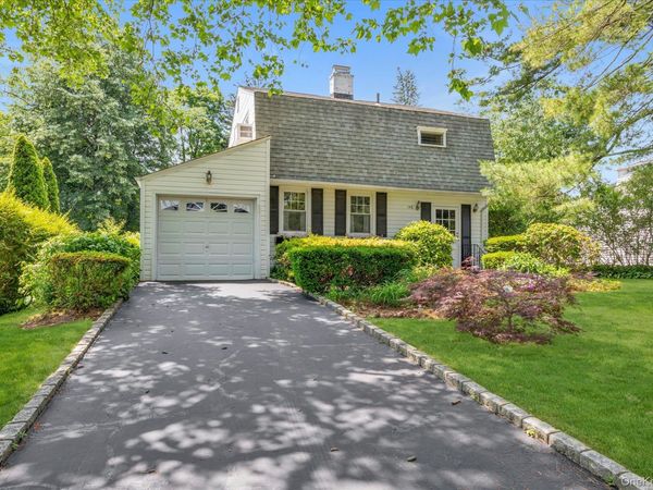 148 Princeton Street , Roslyn Heights, NY 11577