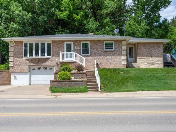 1615 W 32nd Street, Dubuque, IA 52001