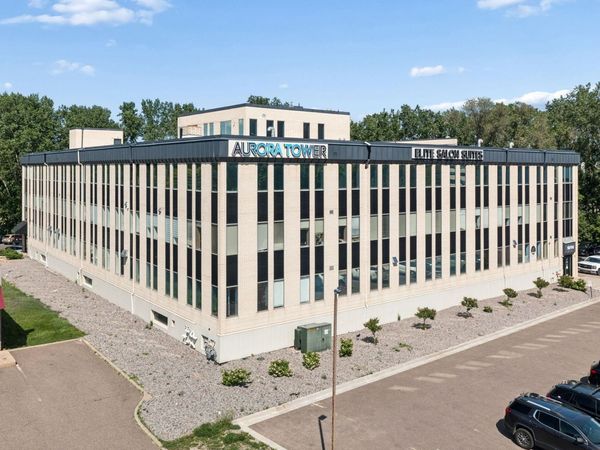 10700 Highway 55 , Plymouth, MN 55441