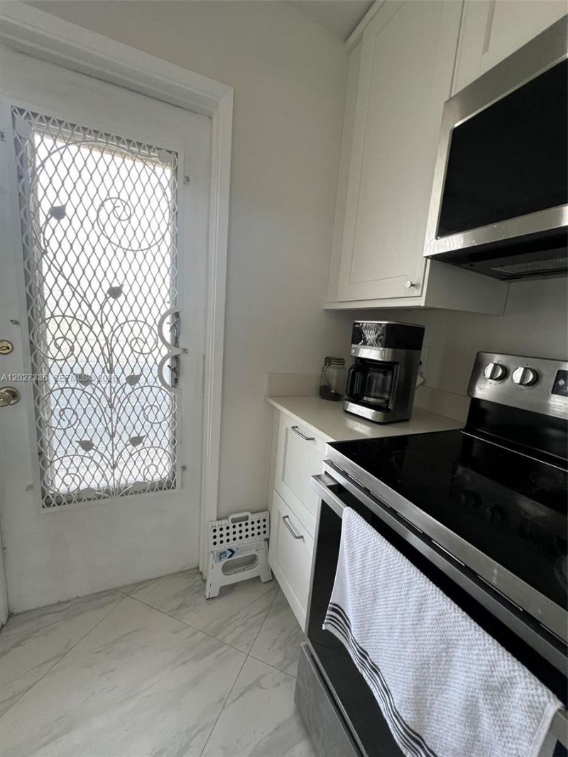 1000 NE 14th Ave, Unit 408, Hallandale Beach, FL 33009 Photo