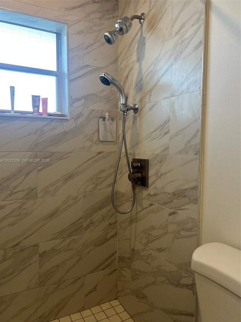 1000 NE 14th Ave, Unit 408, Hallandale Beach, FL 33009 Photo
