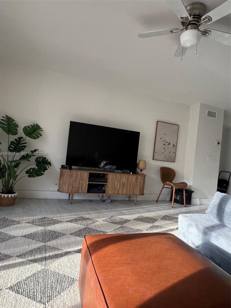 1000 NE 14th Ave, Unit 408, Hallandale Beach, FL 33009 Photo