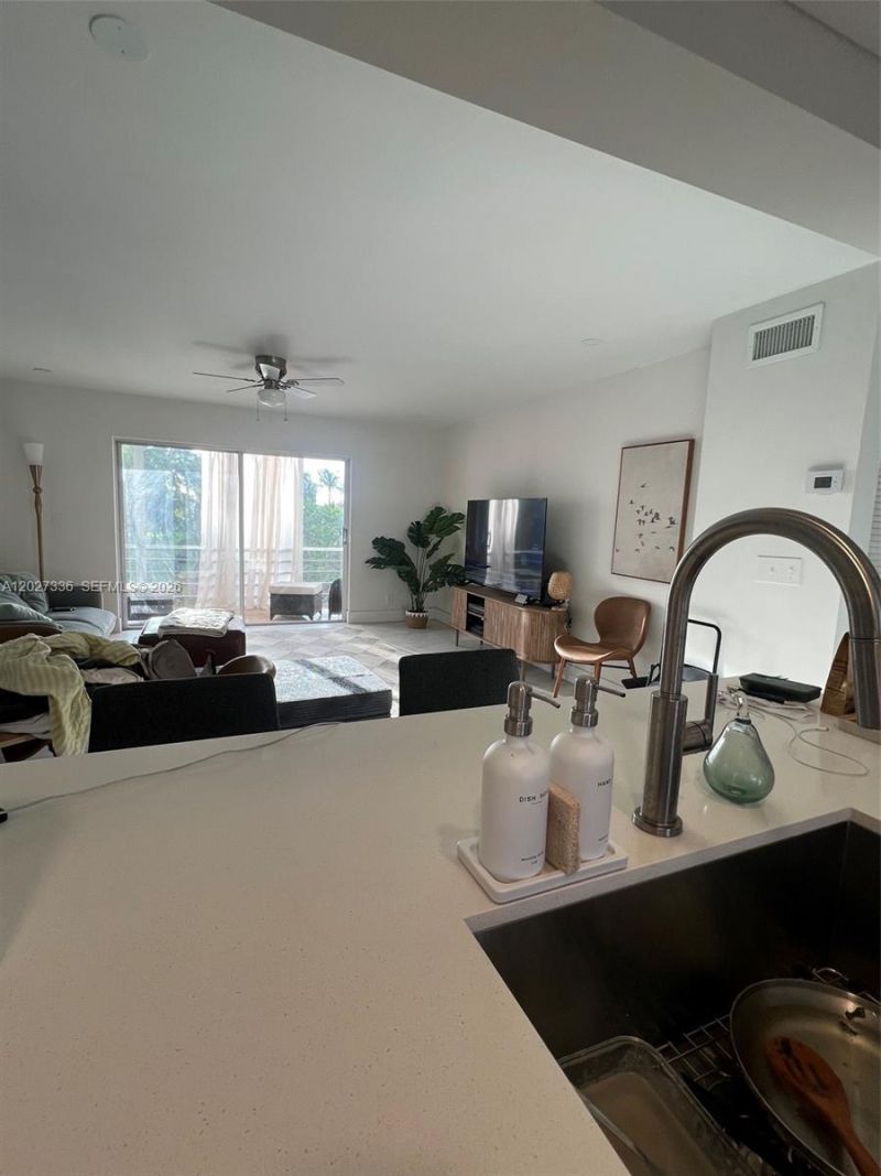 1000 NE 14th Ave, Unit 408, Hallandale Beach, FL 33009 Photo