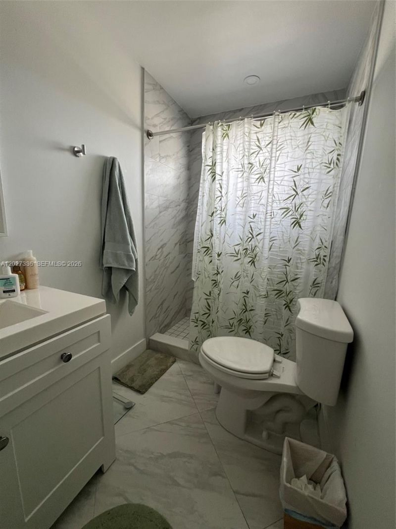 1000 NE 14th Ave, Unit 408, Hallandale Beach, FL 33009 Photo