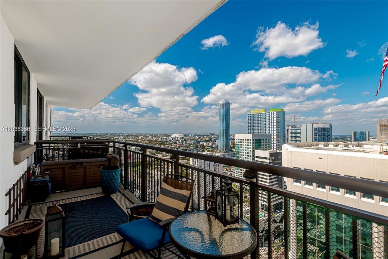 999 SW 1st Ave, Unit 3215, Miami, FL 33130 Main Photo