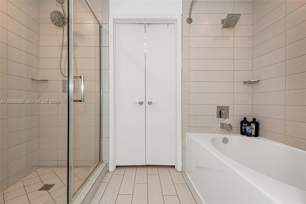 999 SW 1st Ave, Unit 3215, Miami, FL 33130 Photo