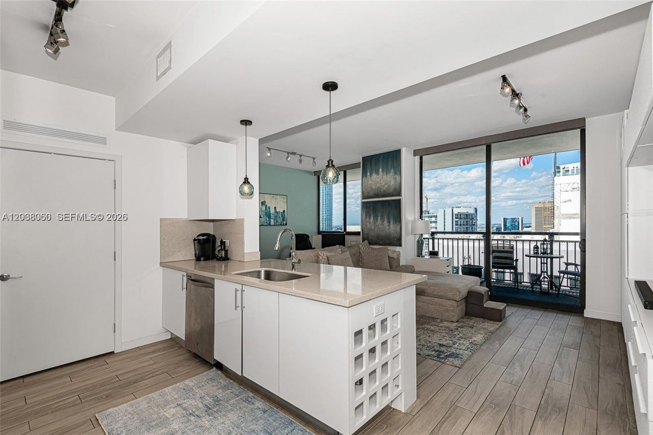 999 SW 1st Ave, Unit 3215, Miami, FL 33130 Photo