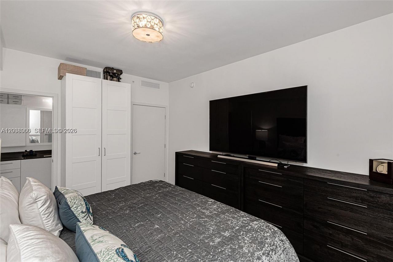 999 SW 1st Ave, Unit 3215, Miami, FL 33130 Photo