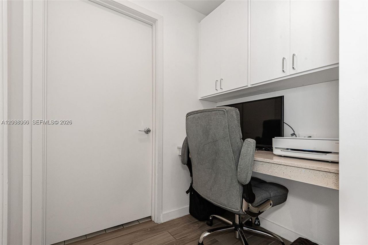 999 SW 1st Ave, Unit 3215, Miami, FL 33130 Photo