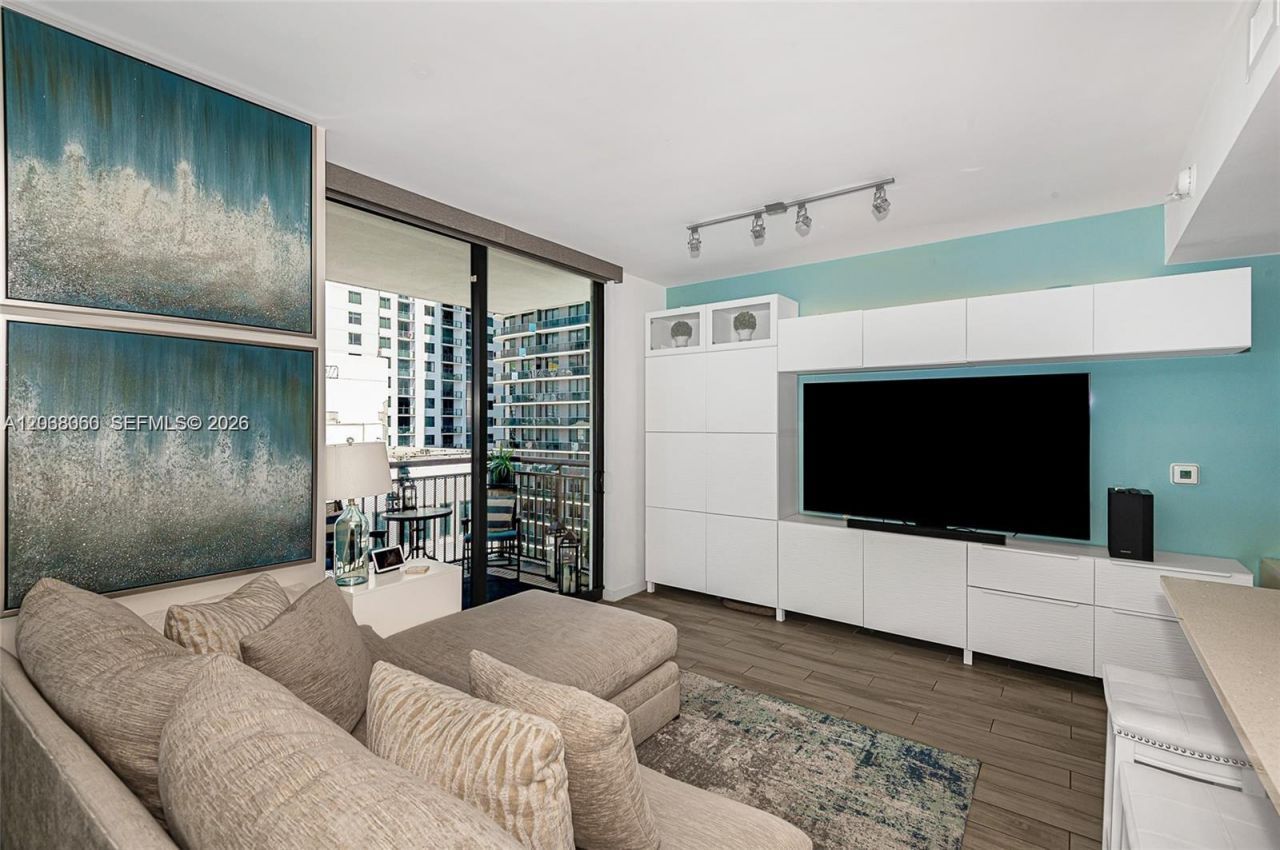 999 SW 1st Ave, Unit 3215, Miami, FL 33130 Photo
