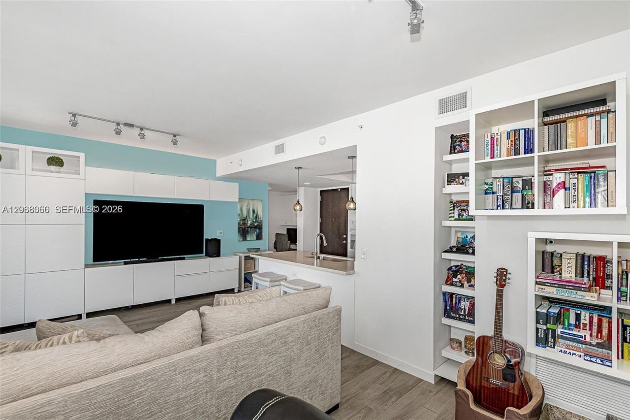 999 SW 1st Ave, Unit 3215, Miami, FL 33130 Photo