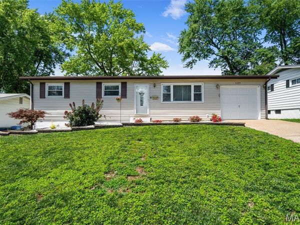 1255 Acredale Drive , Florissant, MO 63033